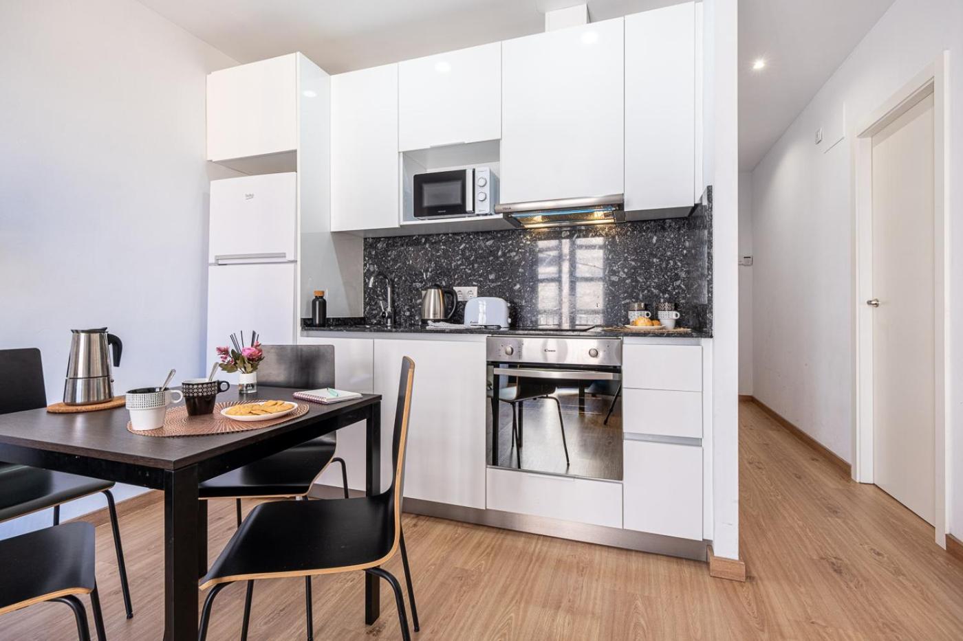 Tarragona Apartments ภายนอก รูปภาพ